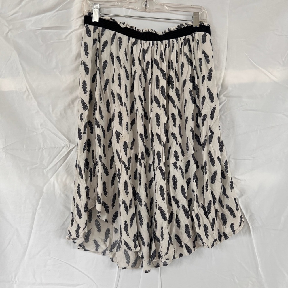 H&M Black and White Feather Print Skirt (US 12 / EUR 42)
